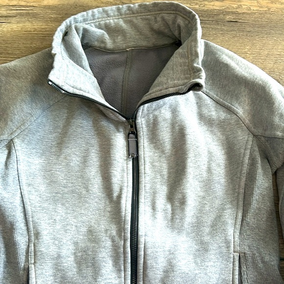 Lululemon zip up sweater size 8 - Picture 2 of 5